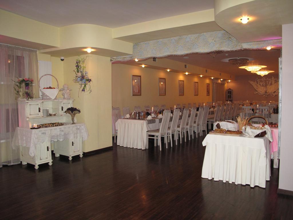 Via Appia Hotel Raszyn Exterior photo